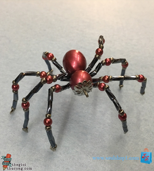 Mặt đeo con nhện làm từ hạt cườm